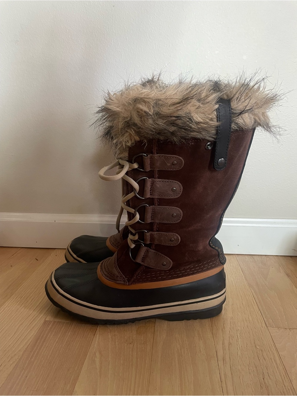 Sorel Joan of Arctic Boots size 9